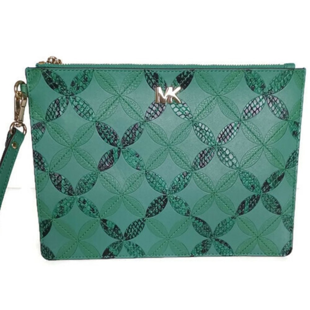 Like New Michael Kors Bags  Zip Clutch